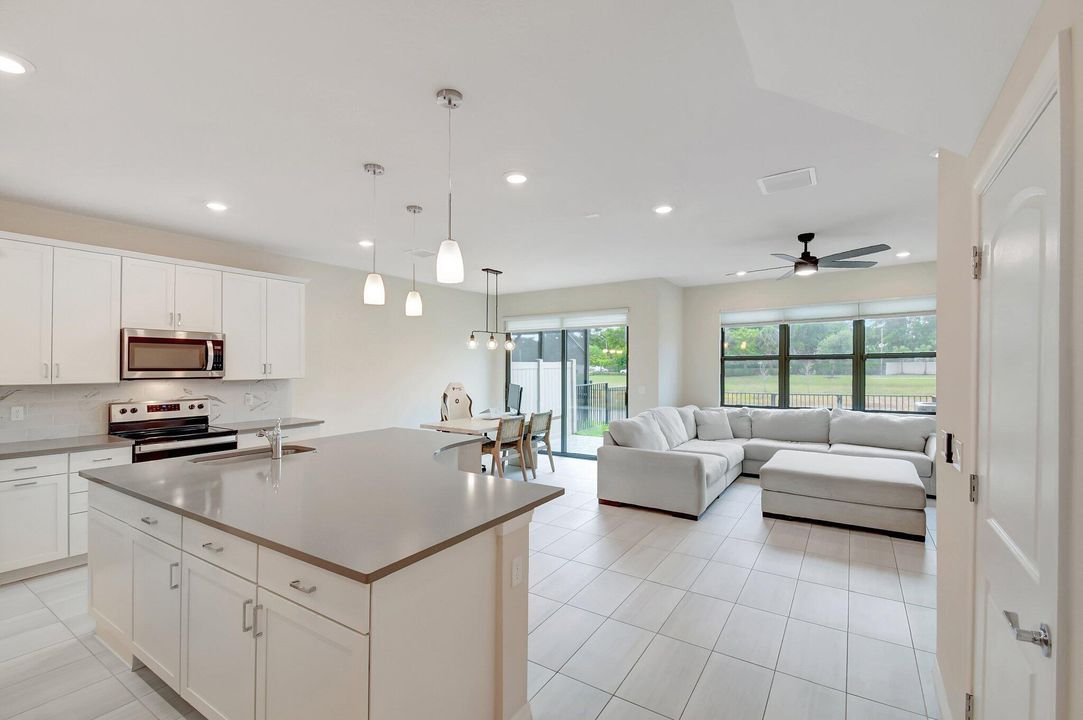 En Venta: $669,000 (3 camas, 2 baños, 1774 Pies cuadrados)