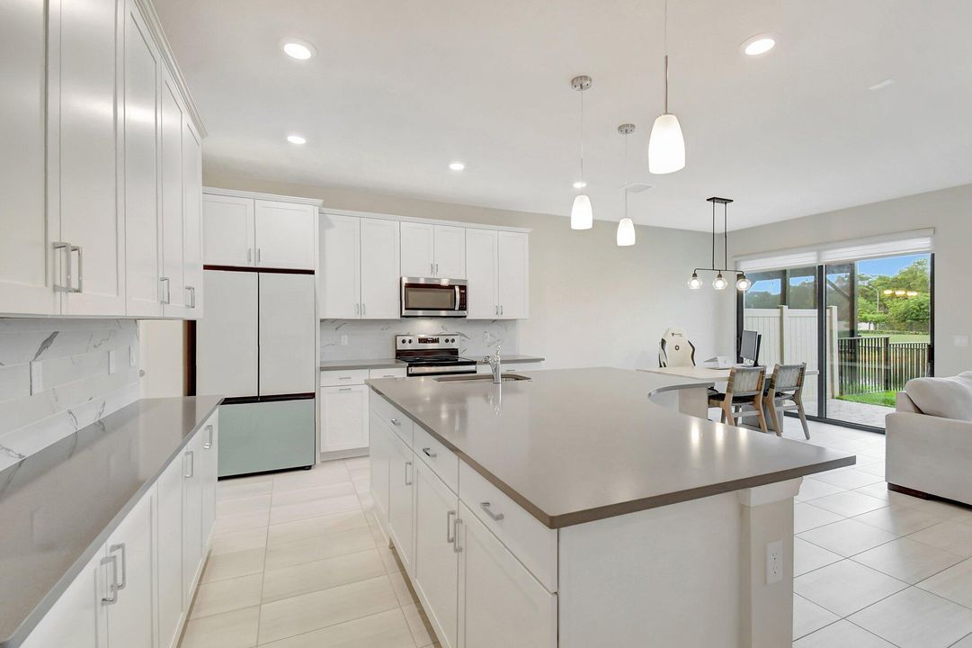 En Venta: $669,000 (3 camas, 2 baños, 1774 Pies cuadrados)