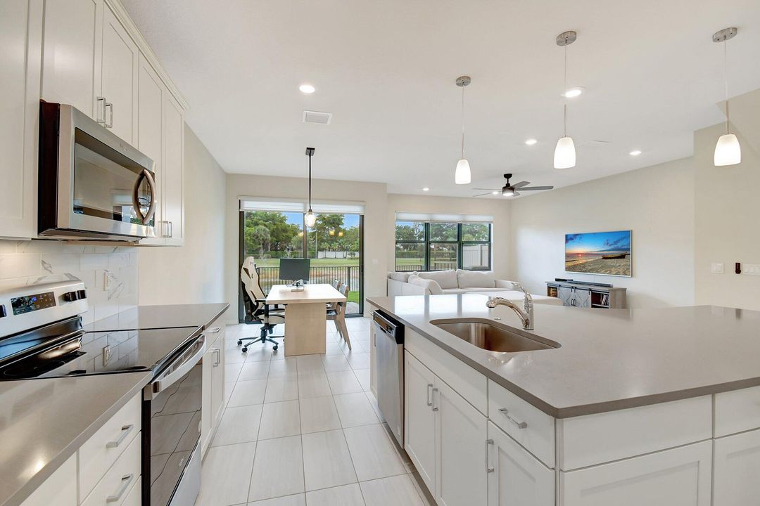 En Venta: $669,000 (3 camas, 2 baños, 1774 Pies cuadrados)