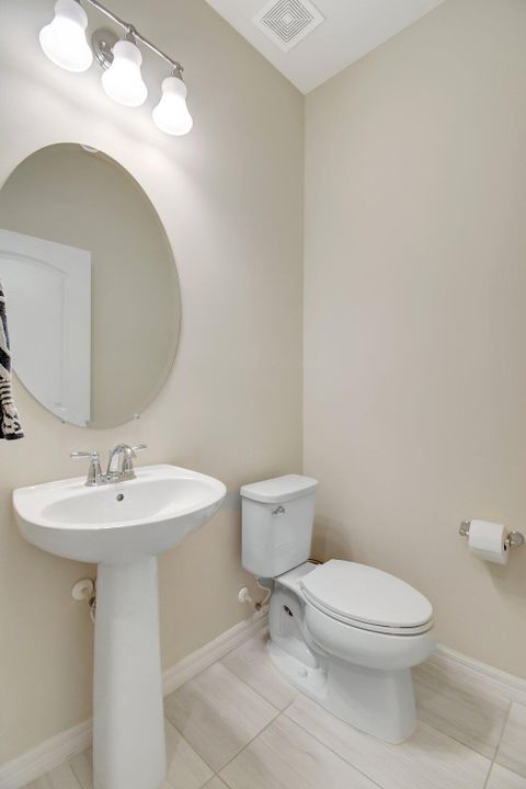 En Venta: $669,000 (3 camas, 2 baños, 1774 Pies cuadrados)