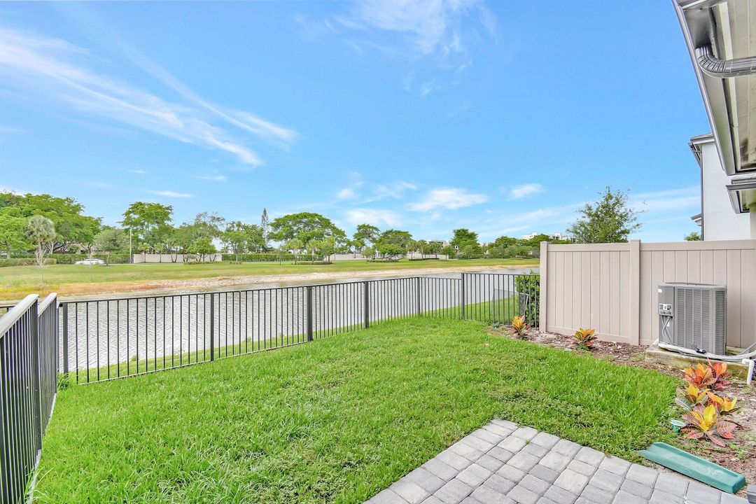 En Venta: $669,000 (3 camas, 2 baños, 1774 Pies cuadrados)