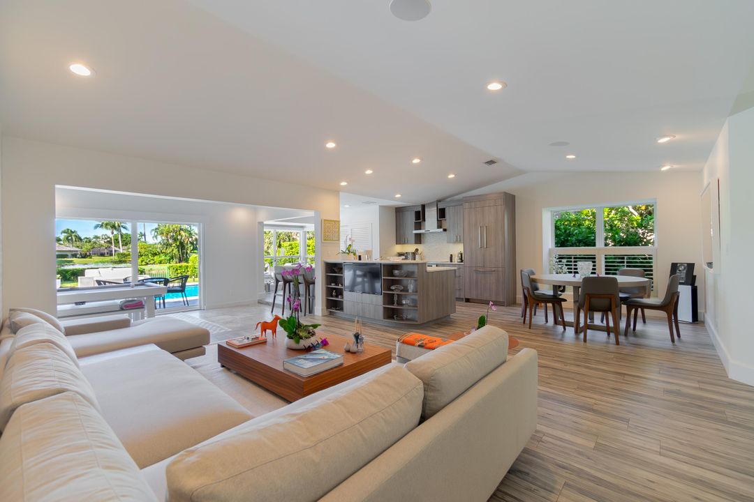 最近租的: $18,000 (2 贝兹, 2 浴室, 1347 平方英尺)