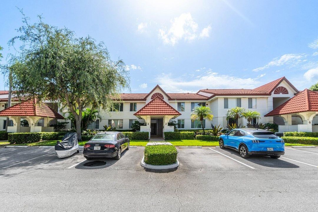 For Sale: $335,000 (2 beds, 2 baths, 1442 Square Feet)