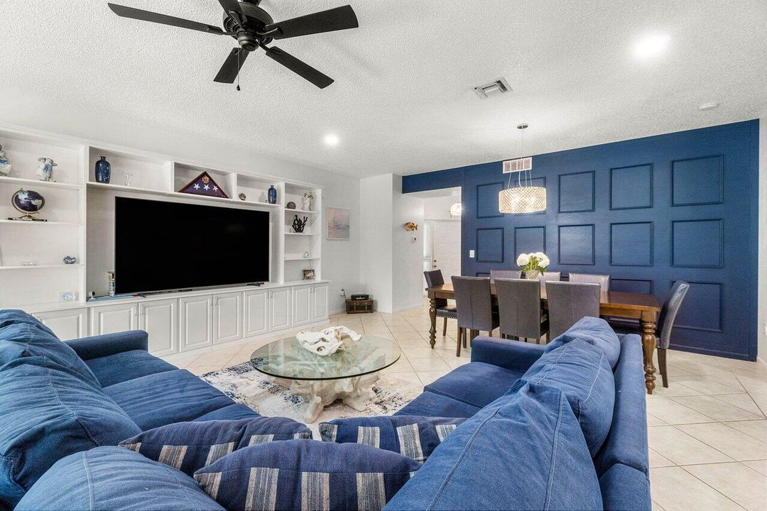 For Sale: $335,000 (2 beds, 2 baths, 1442 Square Feet)