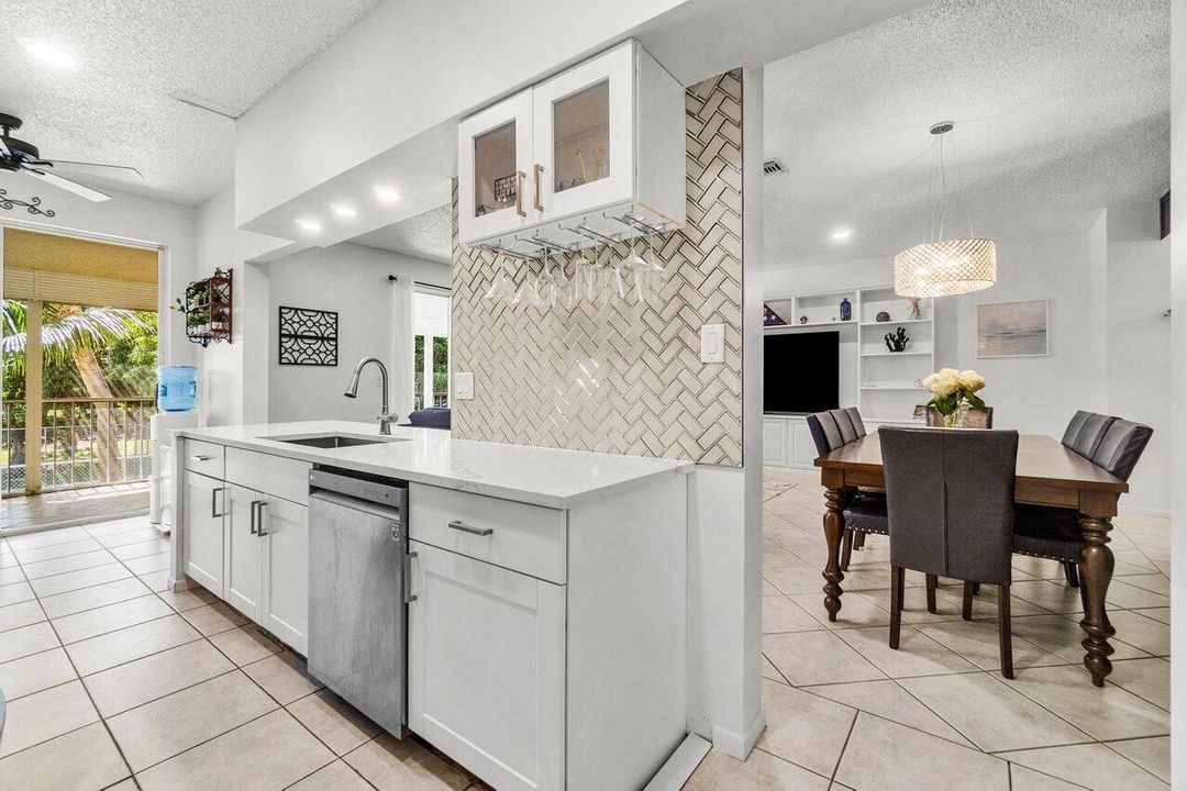 For Sale: $335,000 (2 beds, 2 baths, 1442 Square Feet)