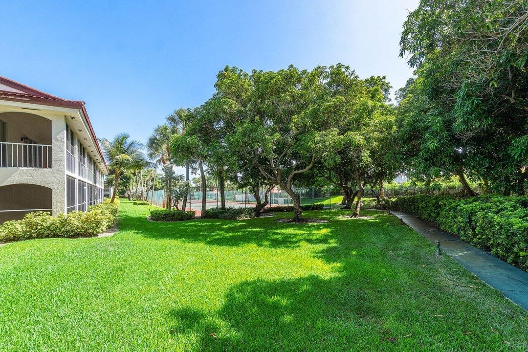 For Sale: $335,000 (2 beds, 2 baths, 1442 Square Feet)