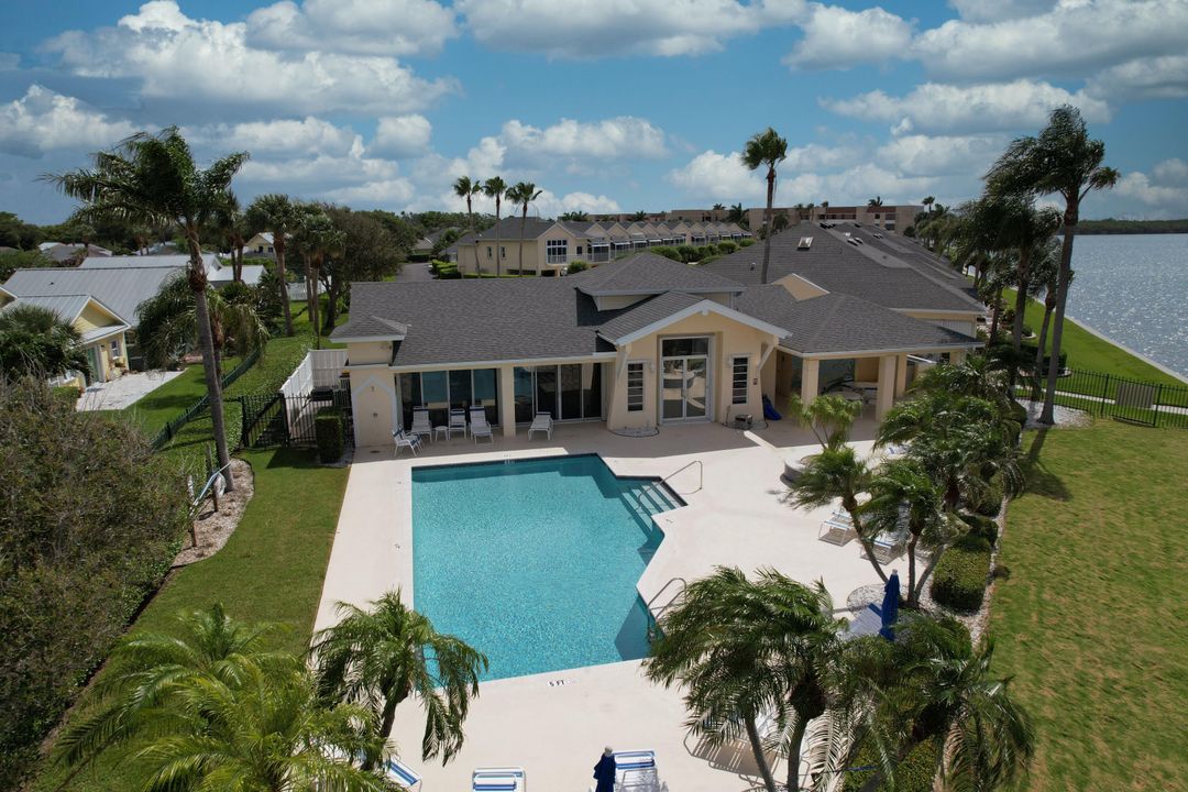 For Sale: $599,000 (2 beds, 2 baths, 1488 Square Feet)