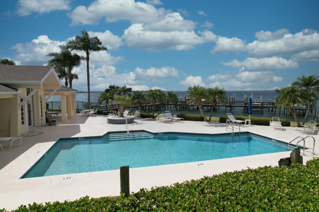 For Sale: $599,000 (2 beds, 2 baths, 1488 Square Feet)