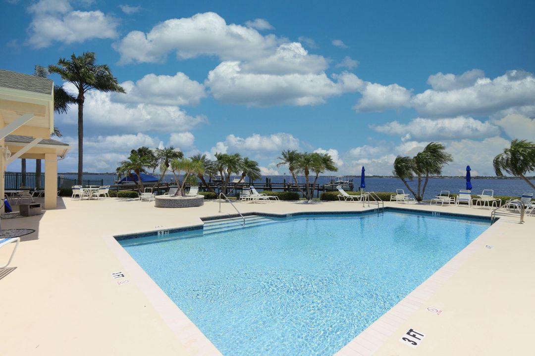 For Sale: $599,000 (2 beds, 2 baths, 1488 Square Feet)