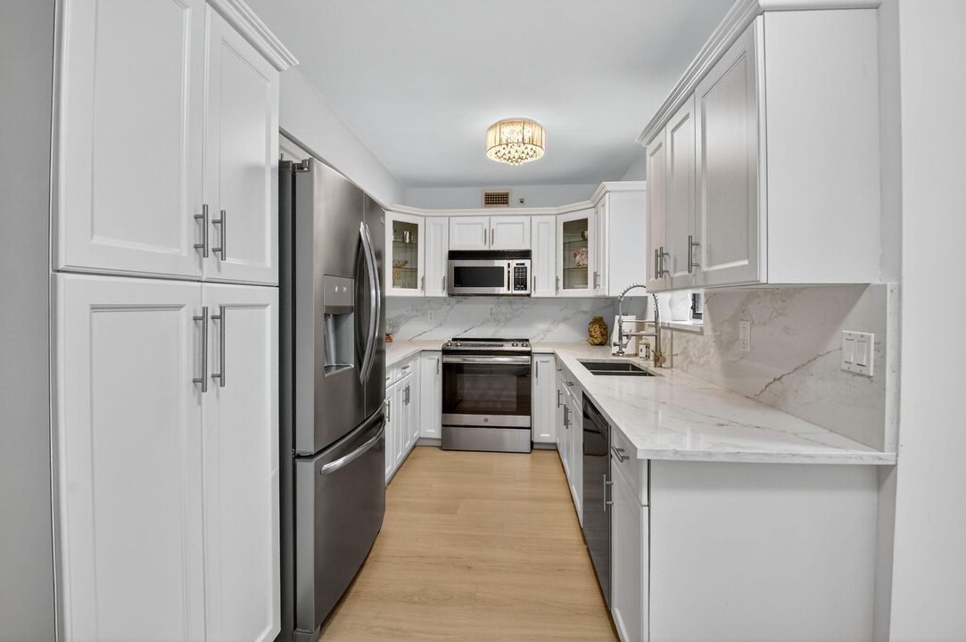 Active With Contract: $315,000 (2 beds, 2 baths, 1796 Square Feet)