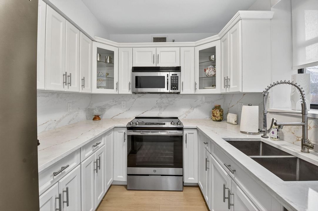 Active With Contract: $315,000 (2 beds, 2 baths, 1796 Square Feet)