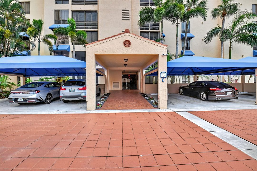 Active With Contract: $315,000 (2 beds, 2 baths, 1796 Square Feet)