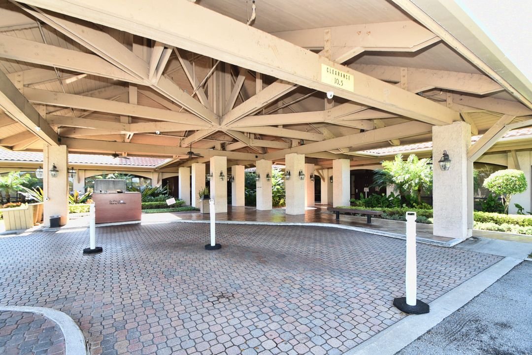 Active With Contract: $315,000 (2 beds, 2 baths, 1796 Square Feet)