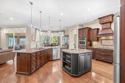 На продажу: $3,100,000 (5 спален, 3 ванн, 5535 Квадратных фут)