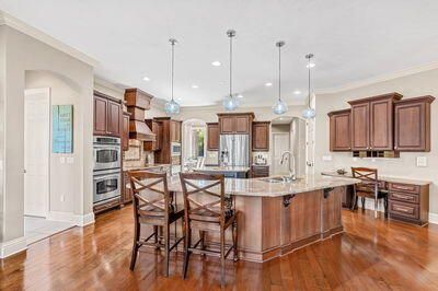 На продажу: $3,100,000 (5 спален, 3 ванн, 5535 Квадратных фут)