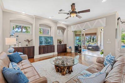 На продажу: $3,100,000 (5 спален, 3 ванн, 5535 Квадратных фут)