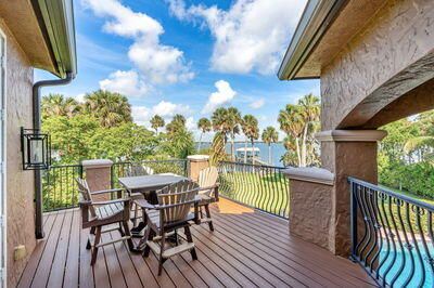 На продажу: $3,100,000 (5 спален, 3 ванн, 5535 Квадратных фут)