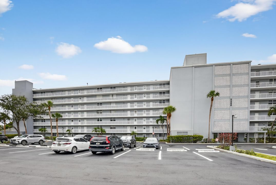 Activo con contrato: $219,999 (2 camas, 2 baños, 1050 Pies cuadrados)