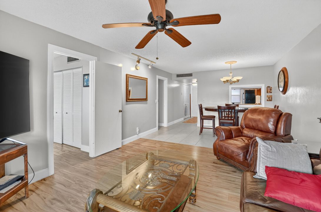 Activo con contrato: $219,999 (2 camas, 2 baños, 1050 Pies cuadrados)