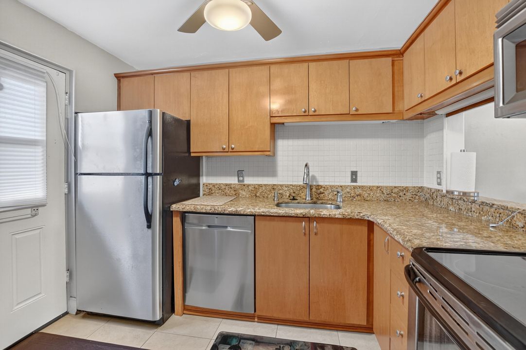 Activo con contrato: $219,999 (2 camas, 2 baños, 1050 Pies cuadrados)