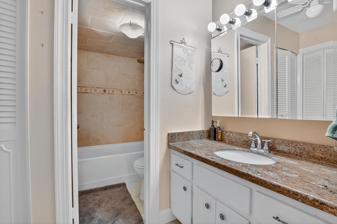 Activo con contrato: $219,999 (2 camas, 2 baños, 1050 Pies cuadrados)