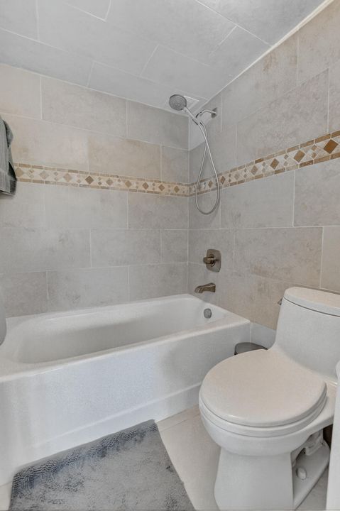 Activo con contrato: $219,999 (2 camas, 2 baños, 1050 Pies cuadrados)