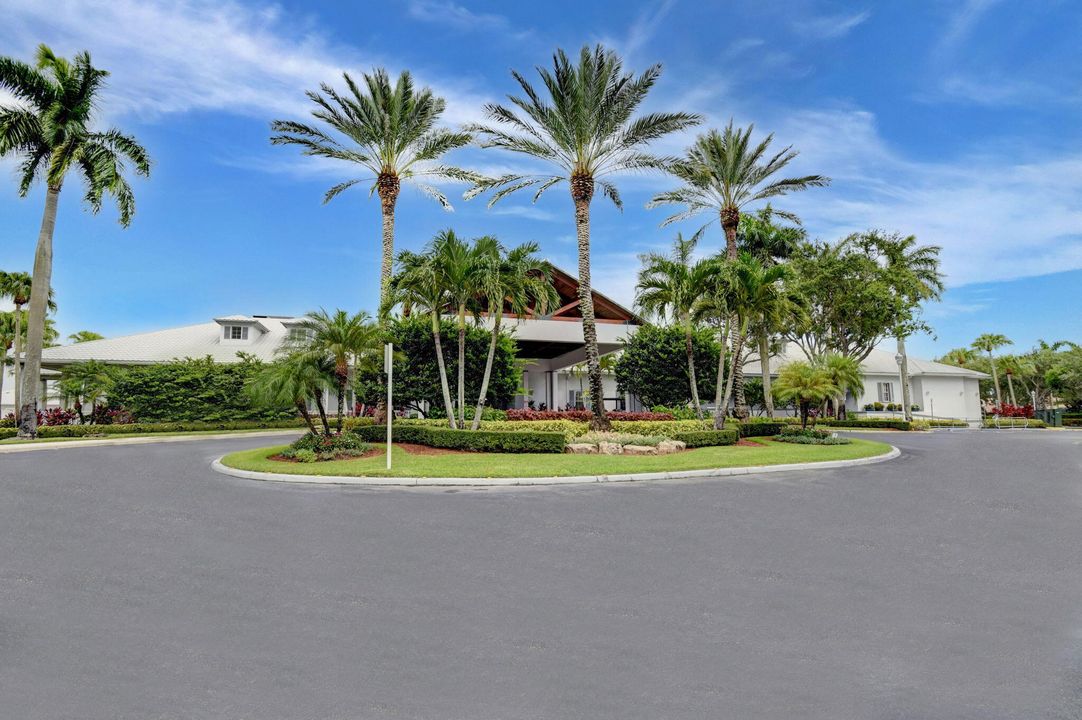 合同活跃: $375,000 (2 贝兹, 2 浴室, 1426 平方英尺)