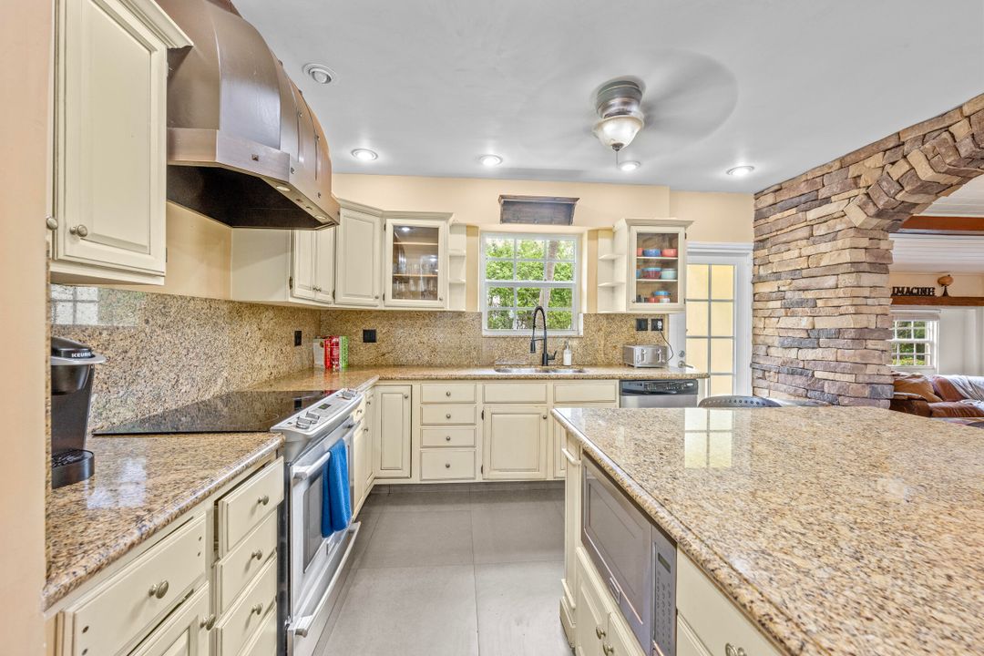 En Venta: $4,300,000 (6 camas, 5 baños, 3718 Pies cuadrados)