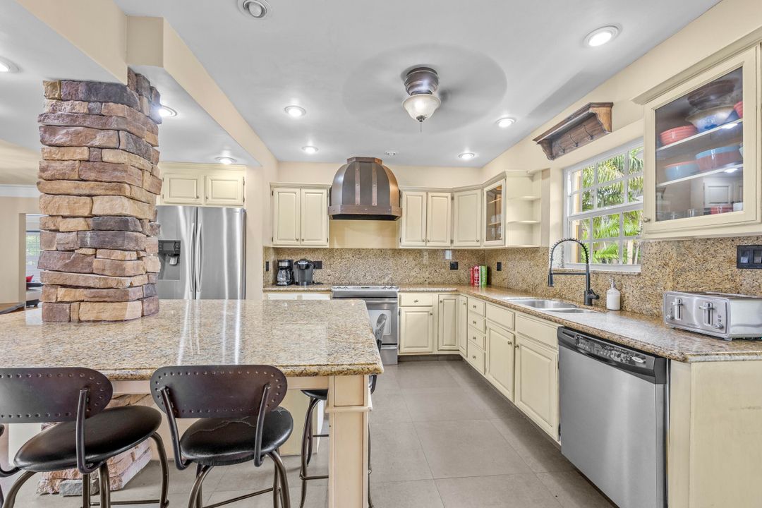 En Venta: $4,300,000 (6 camas, 5 baños, 3718 Pies cuadrados)