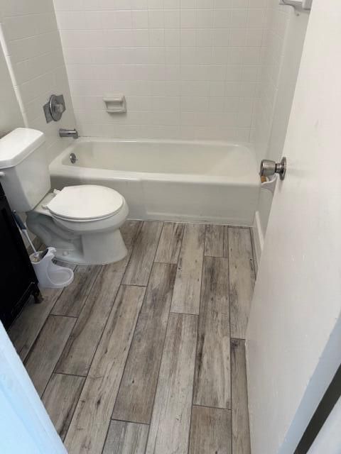 Active With Contract: $1,400 (1 beds, 1 baths, 615 Square Feet)