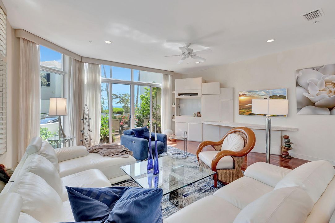 合同活跃: $13,000 (3 贝兹, 4 浴室, 2826 平方英尺)