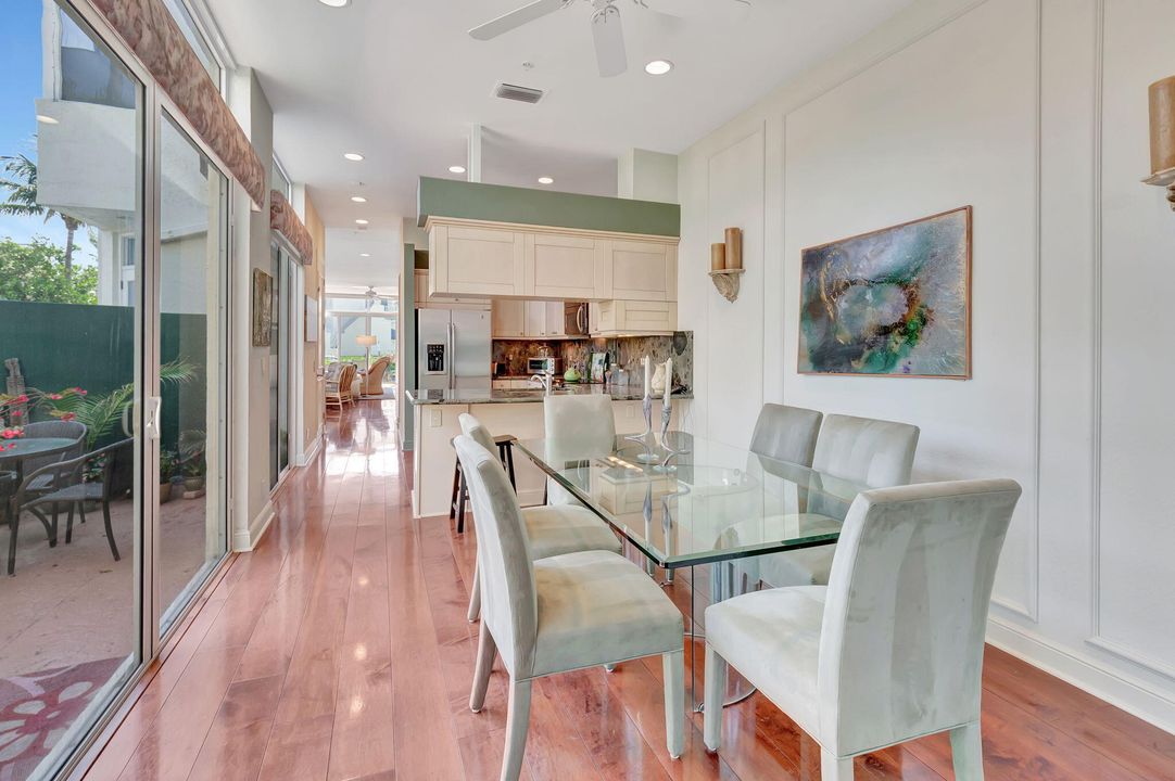 合同活跃: $13,000 (3 贝兹, 4 浴室, 2826 平方英尺)