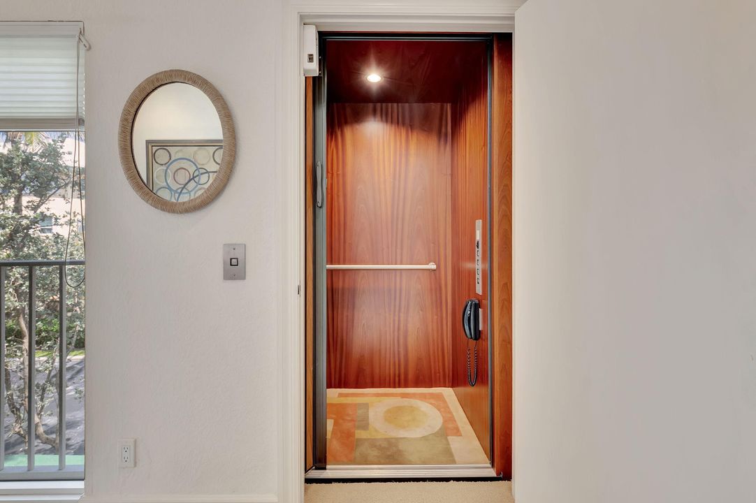 合同活跃: $13,000 (3 贝兹, 4 浴室, 2826 平方英尺)