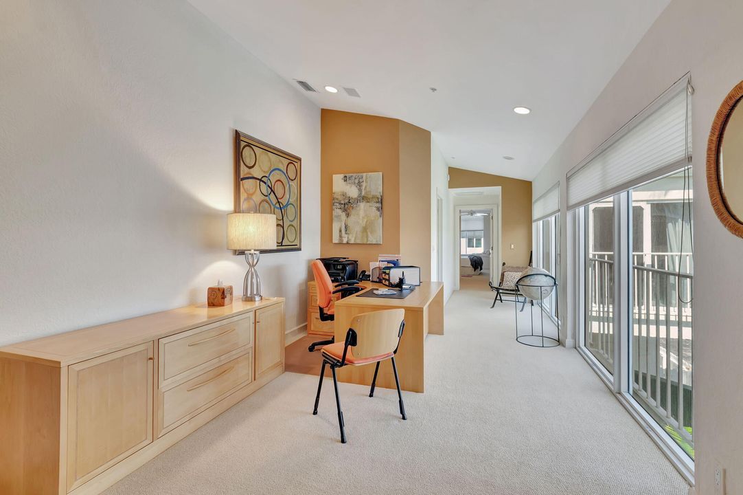 合同活跃: $13,000 (3 贝兹, 4 浴室, 2826 平方英尺)