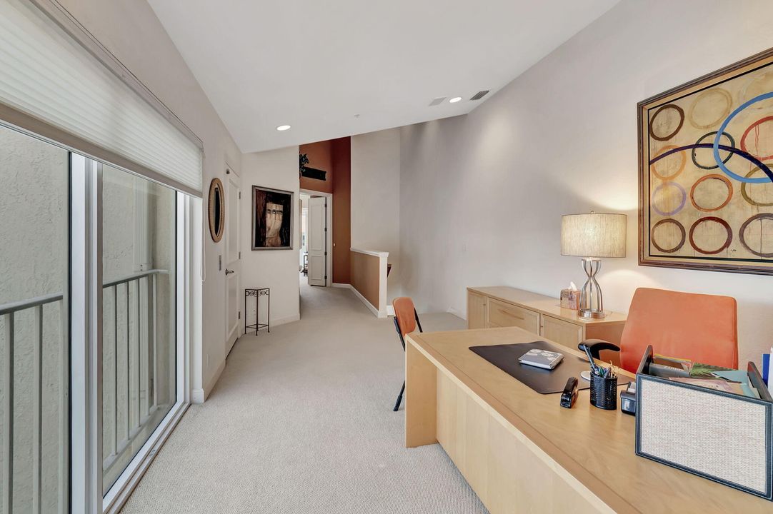 合同活跃: $13,000 (3 贝兹, 4 浴室, 2826 平方英尺)