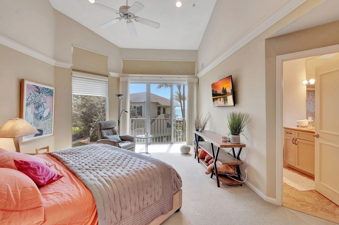 合同活跃: $13,000 (3 贝兹, 4 浴室, 2826 平方英尺)