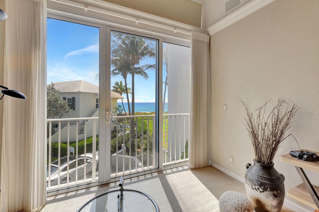 合同活跃: $13,000 (3 贝兹, 4 浴室, 2826 平方英尺)