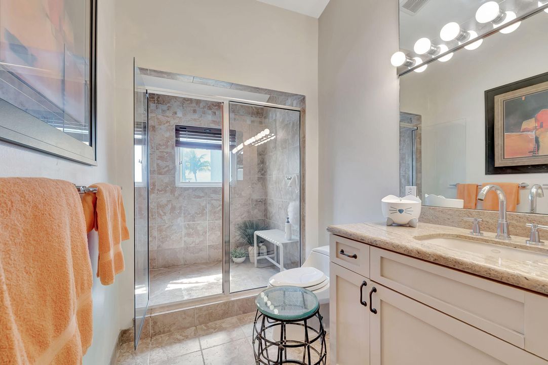 合同活跃: $13,000 (3 贝兹, 4 浴室, 2826 平方英尺)