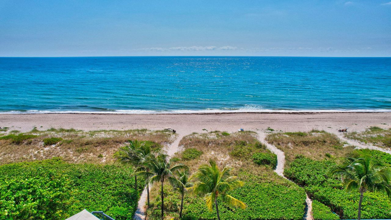 合同活跃: $13,000 (3 贝兹, 4 浴室, 2826 平方英尺)