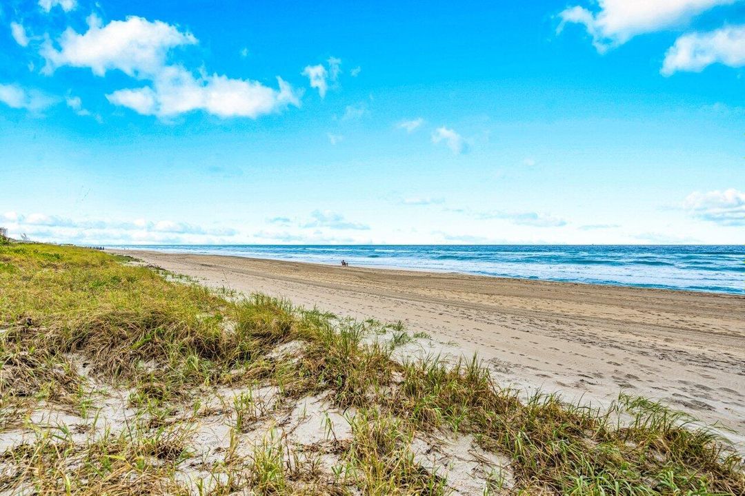 合同活跃: $13,000 (3 贝兹, 4 浴室, 2826 平方英尺)