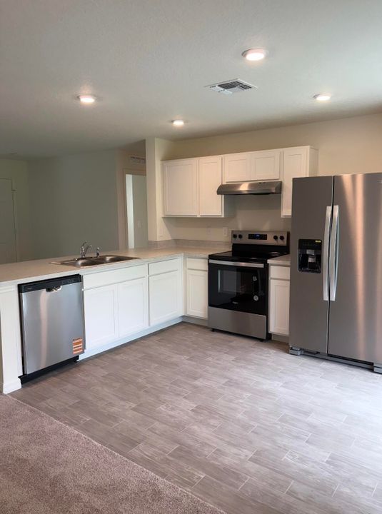 For Rent: $1,950 (3 beds, 2 baths, 1243 Square Feet)