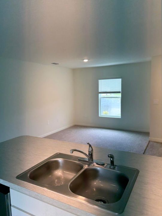 For Rent: $1,950 (3 beds, 2 baths, 1243 Square Feet)