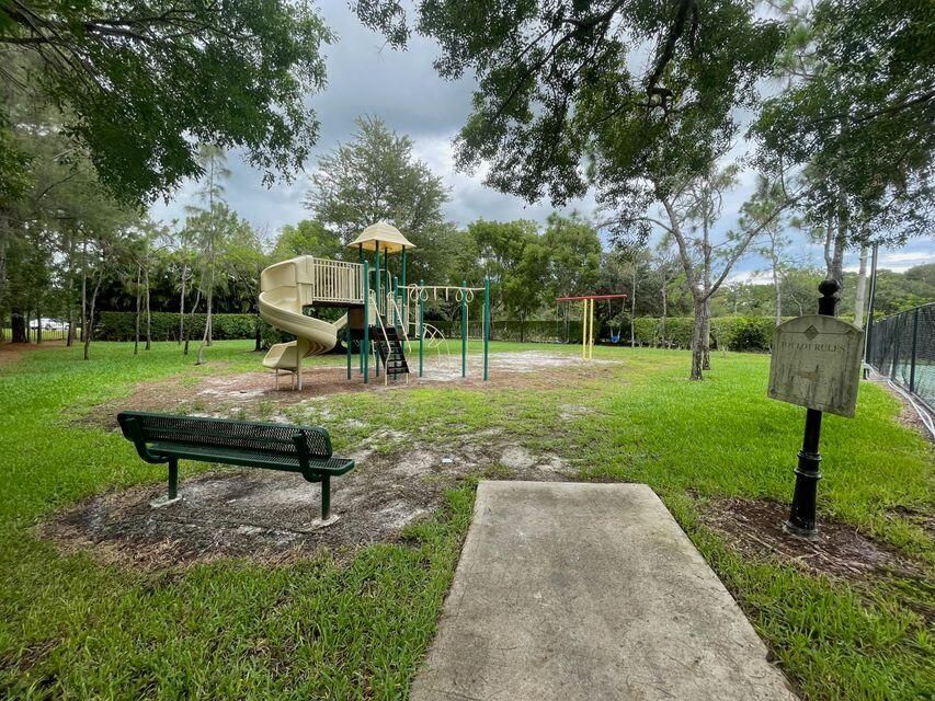 Activo con contrato: $2,600 (4 camas, 2 baños, 1401 Pies cuadrados)