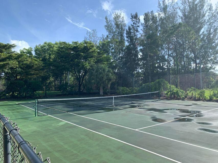 Activo con contrato: $2,600 (4 camas, 2 baños, 1401 Pies cuadrados)