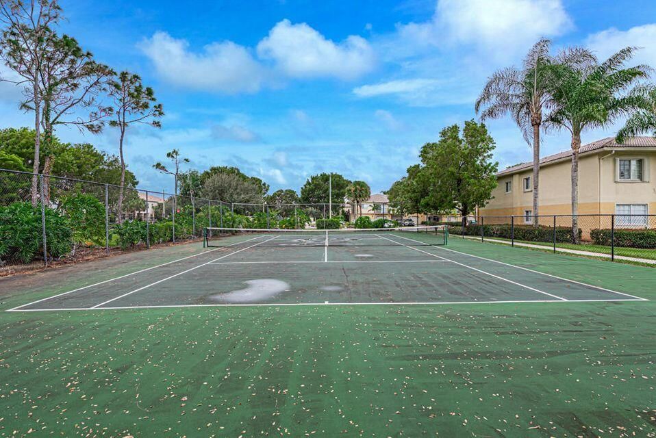 Activo con contrato: $2,600 (4 camas, 2 baños, 1401 Pies cuadrados)