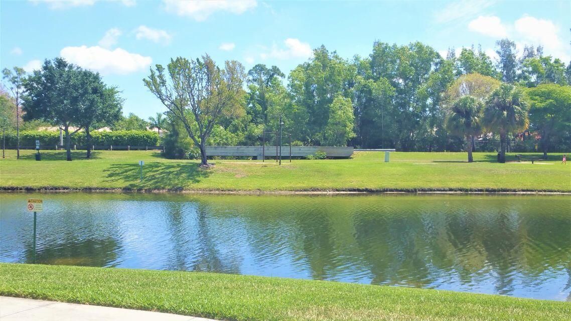 Activo con contrato: $2,600 (4 camas, 2 baños, 1401 Pies cuadrados)