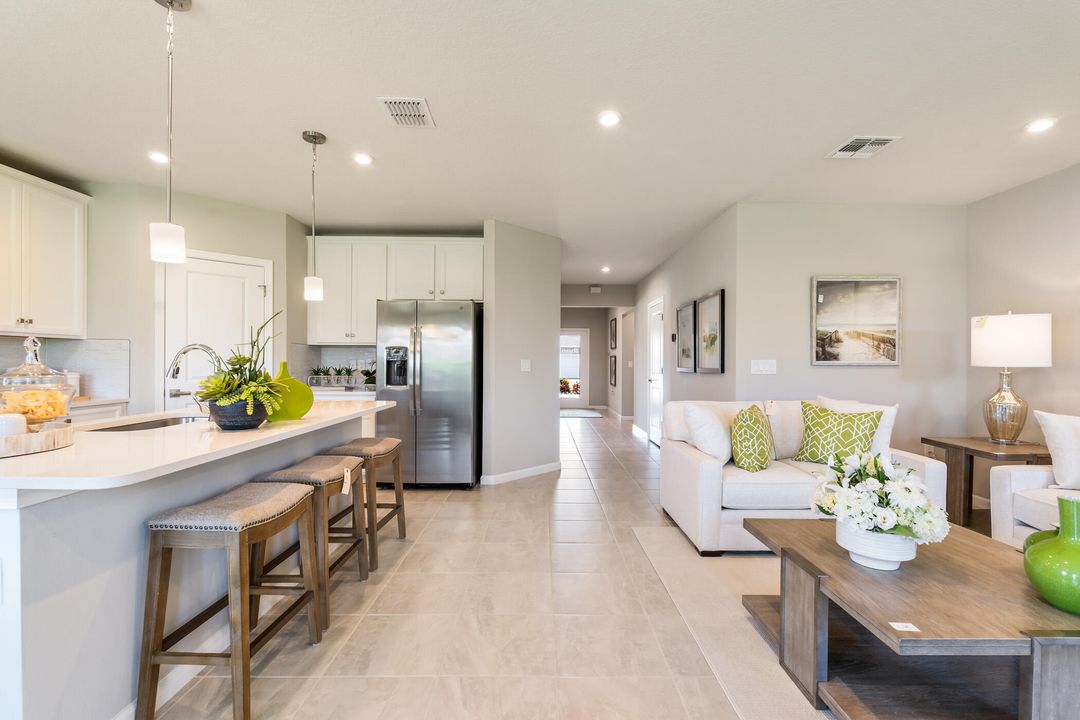 Activo con contrato: $415,000 (3 camas, 2 baños, 1823 Pies cuadrados)