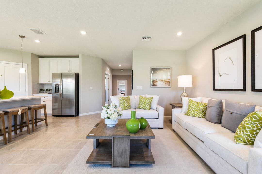 Activo con contrato: $415,000 (3 camas, 2 baños, 1823 Pies cuadrados)