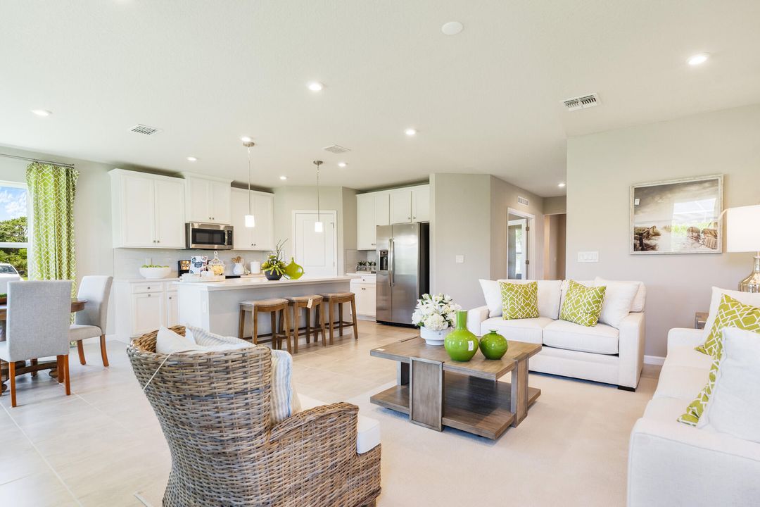 Activo con contrato: $415,000 (3 camas, 2 baños, 1823 Pies cuadrados)