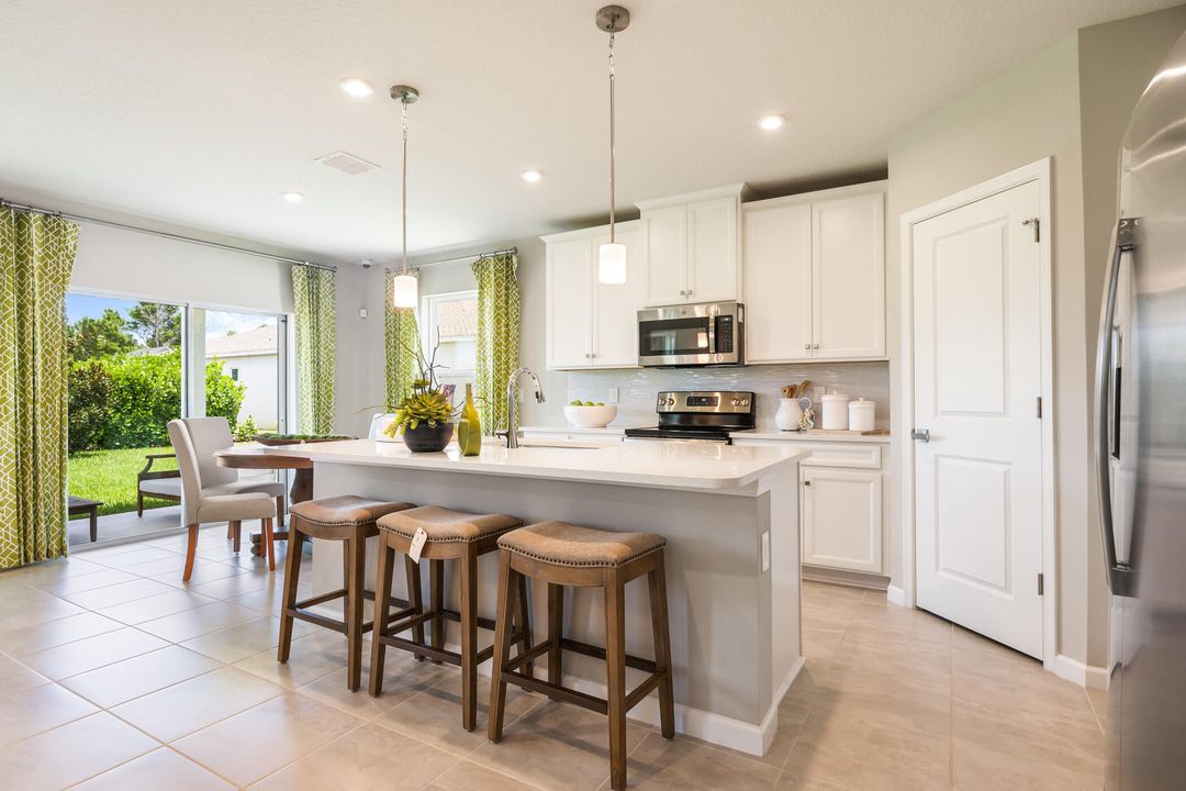 Activo con contrato: $415,000 (3 camas, 2 baños, 1823 Pies cuadrados)